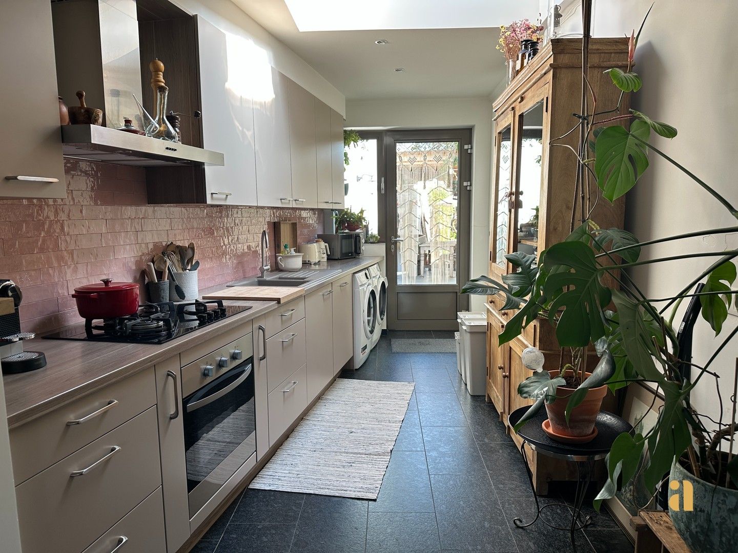 Charmante woning met een groene oase als tuin foto 18
