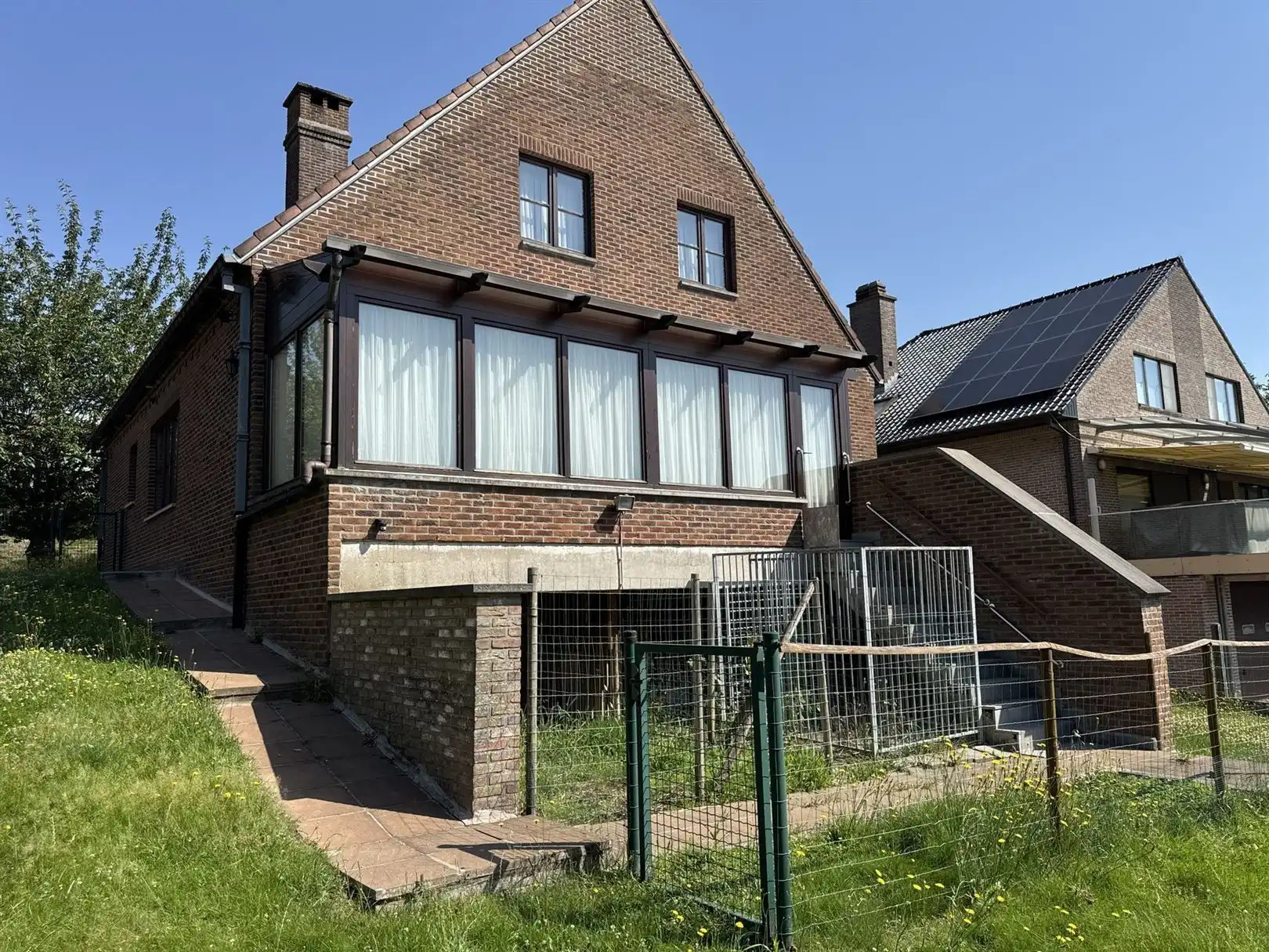 Ruime villa met 4 slpk's, 2 badkamers en garage foto 24