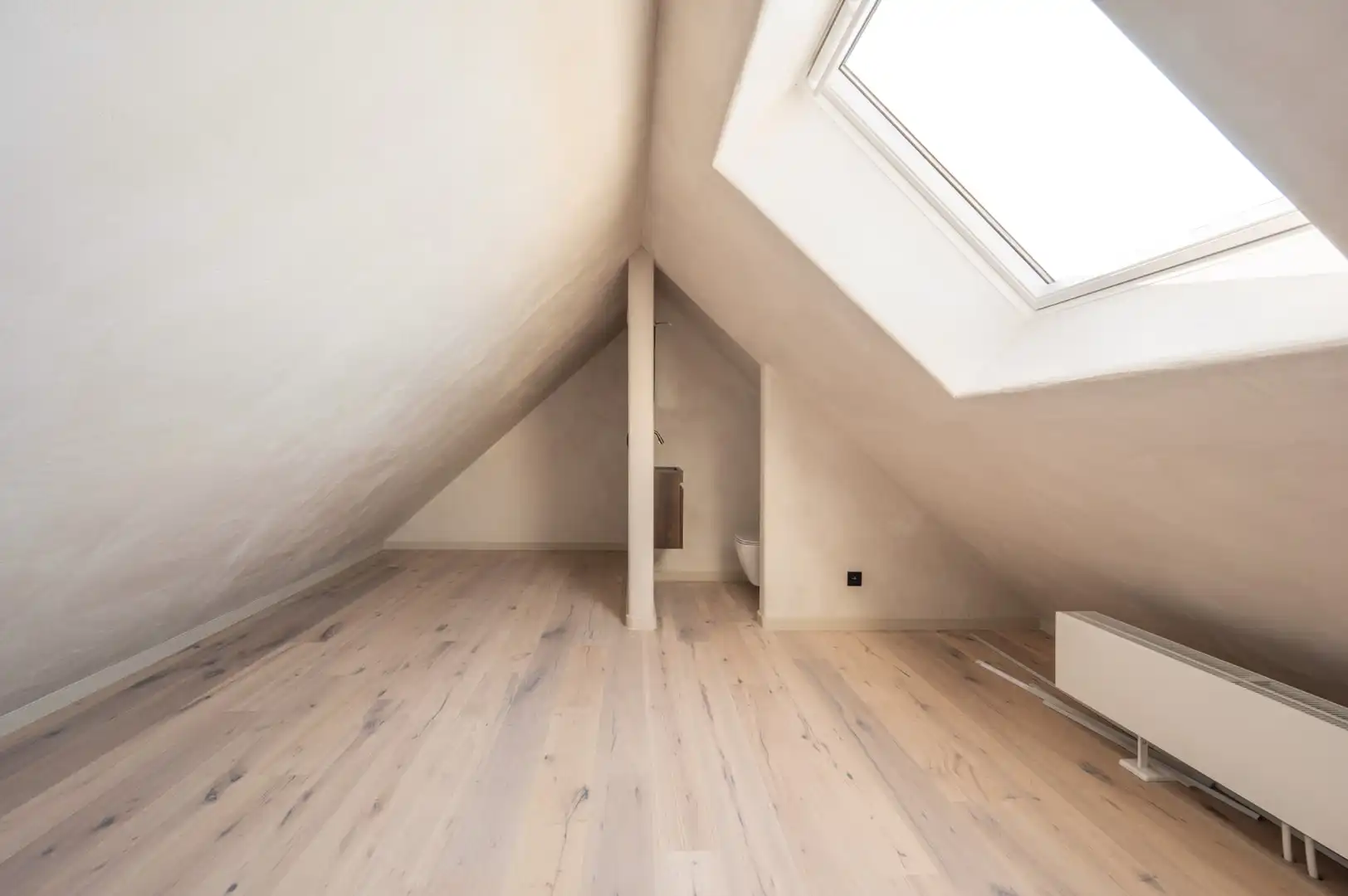 Volledig gerenoveerde stadswoning met dubbele gevelbreedte, tuin en garage foto 27