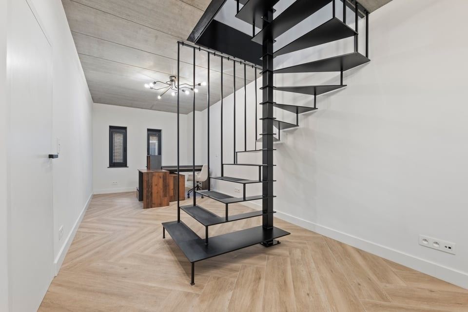 PRACHTIG GERENOVEERD APPARTEMENT MET GARAGE TE HUUR MIDDENIN HET CENTRUM VAN SINT-TRUIDEN foto 22