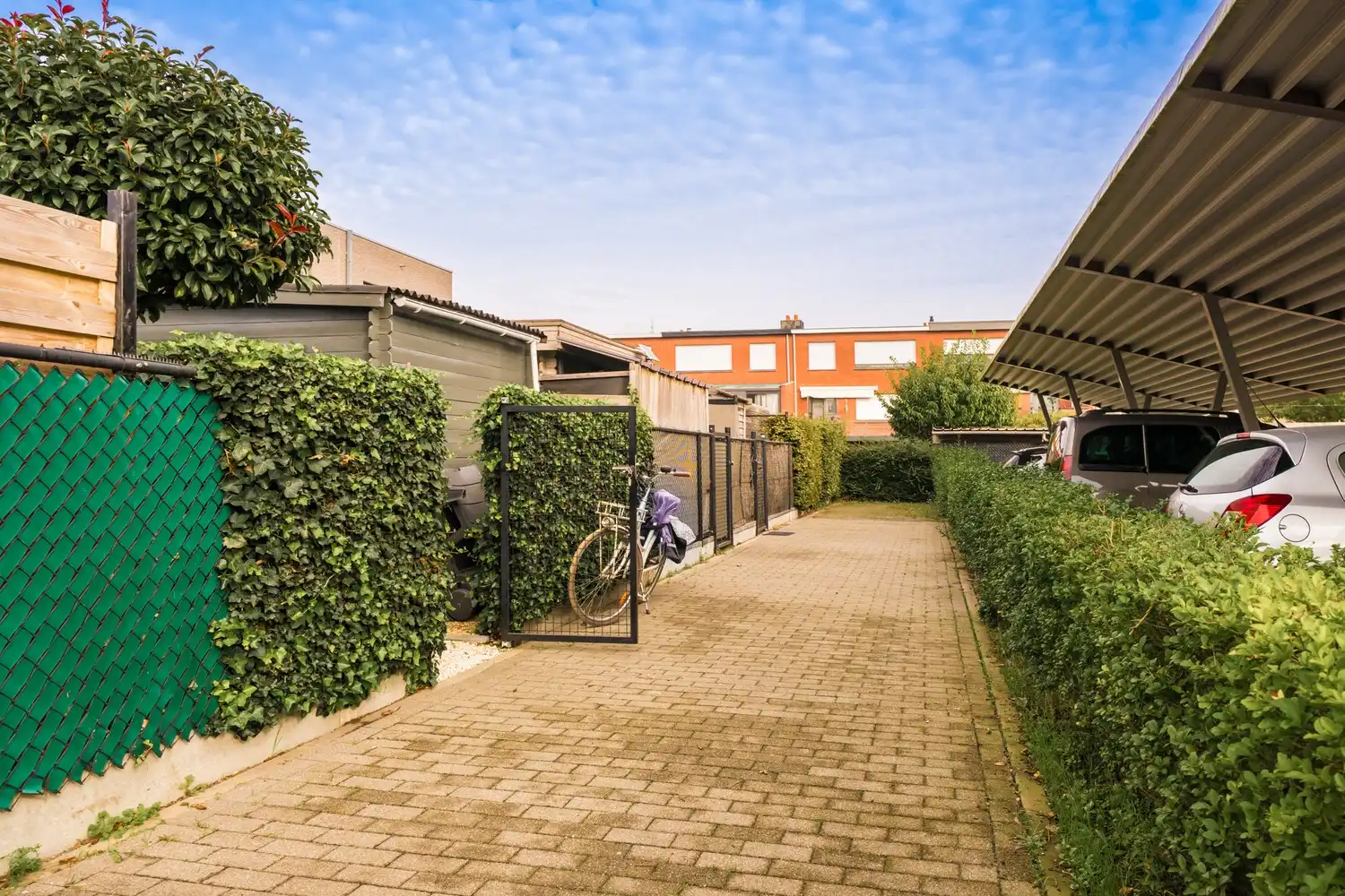 Lichtrijke recente stadswoning in rustige woonbuurt foto 21