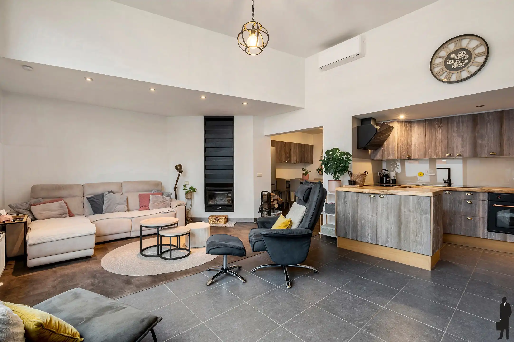 Zeer ruime en rustig gelegen met 3 slaapkamers en grote polyvalente ruimte. foto 3