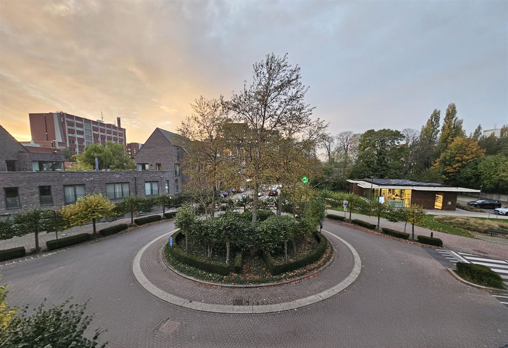 Gunstig gelegen ruime woning met stadskoer. foto 13