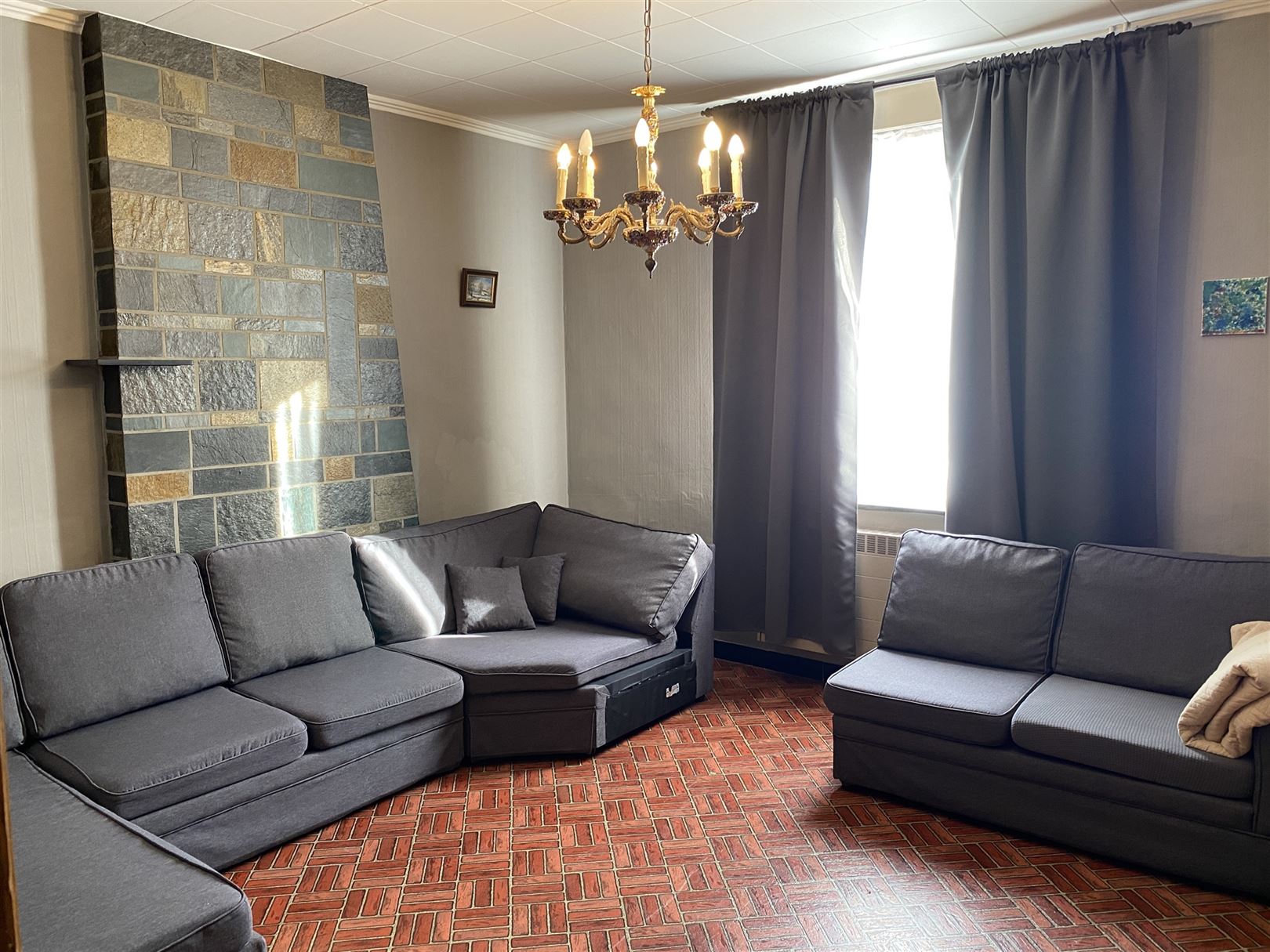 Ruime woning met garage en opslagruimte. foto 2