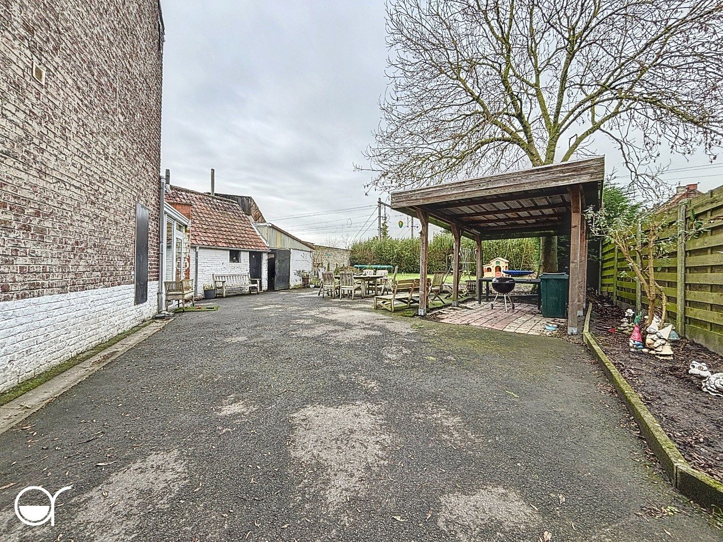 Half open bebouwing met 3 slaapkamers en grote tuin foto 25