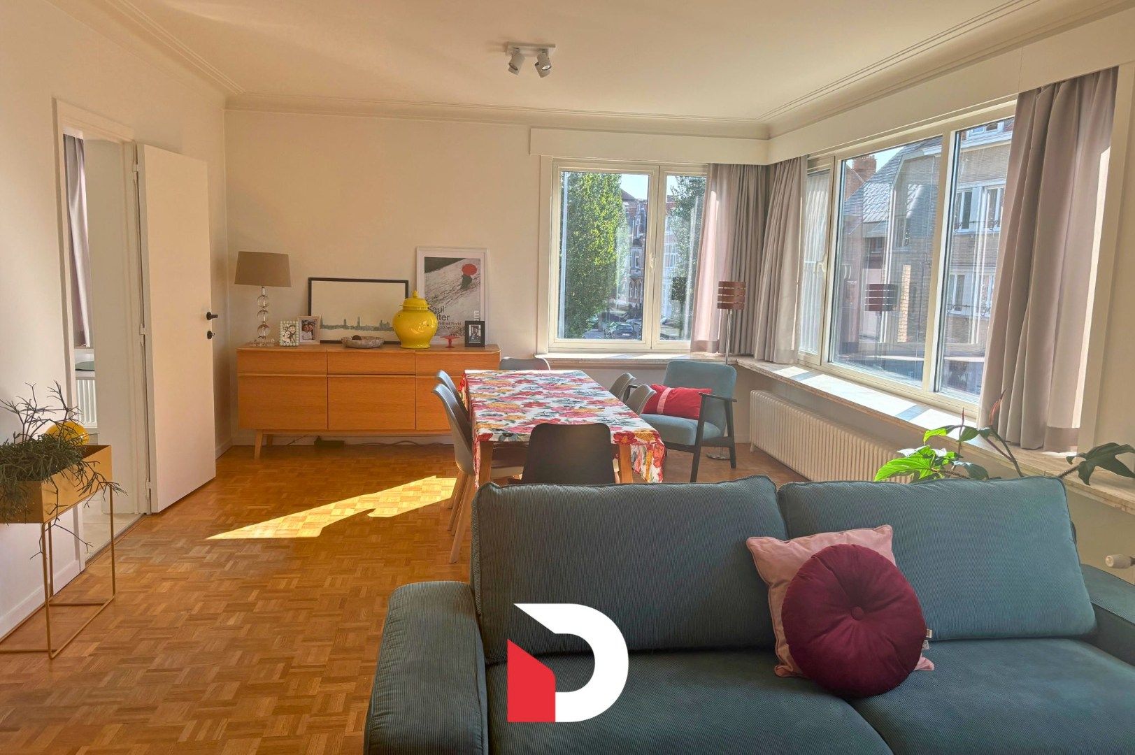 Rustig en lichtrijk appartement met drie slaapkamers en garagebox foto 2
