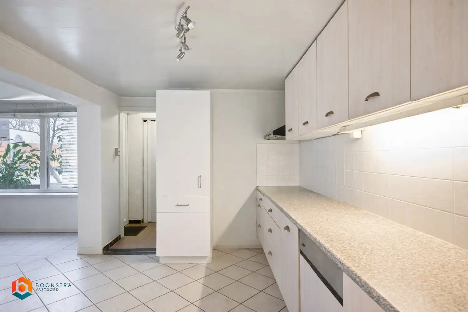 Te renoveren woning met 3 slaapkamers, tuin en garage foto 5