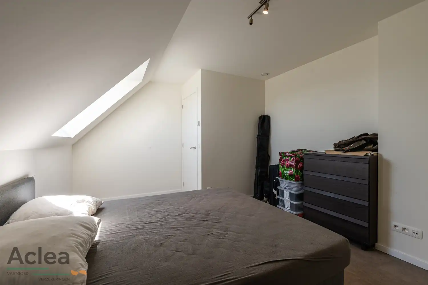 Modern appartement met ruim terras én garage in Sint-Jan-in-Eremo foto 17