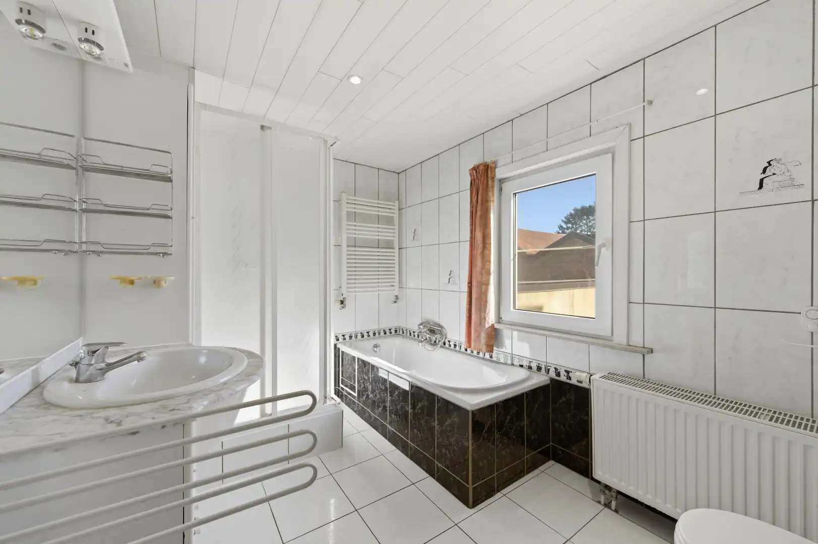 Zeer ruime gezinswoning met 4 slpks (+ 2 doorloopkamers op zolder), garage en tuin foto 17