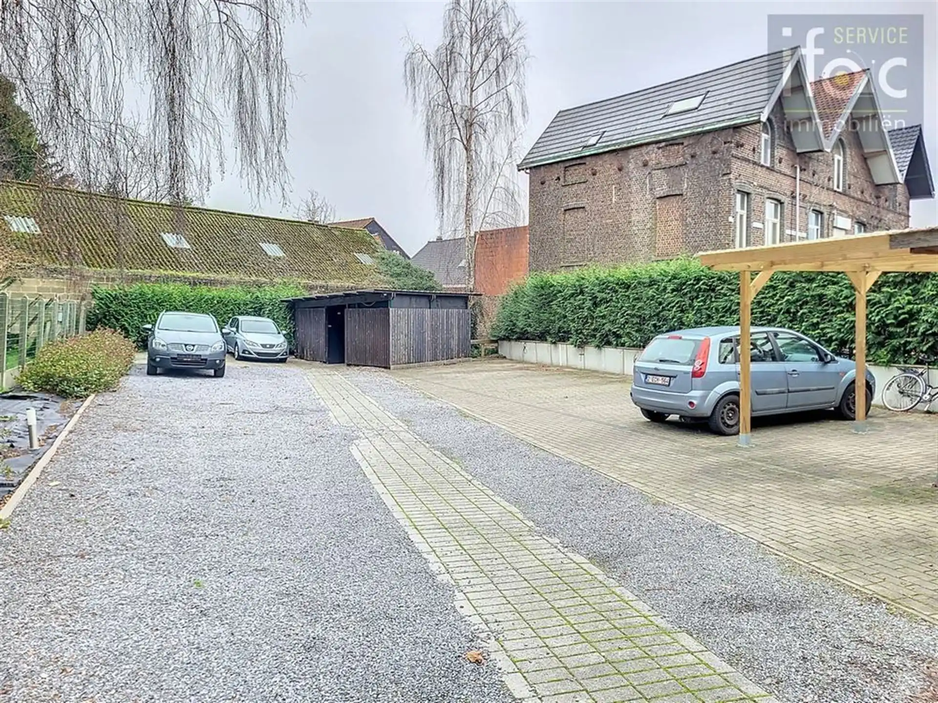 Staanplaats - buiten foto {{pictureIndex}}