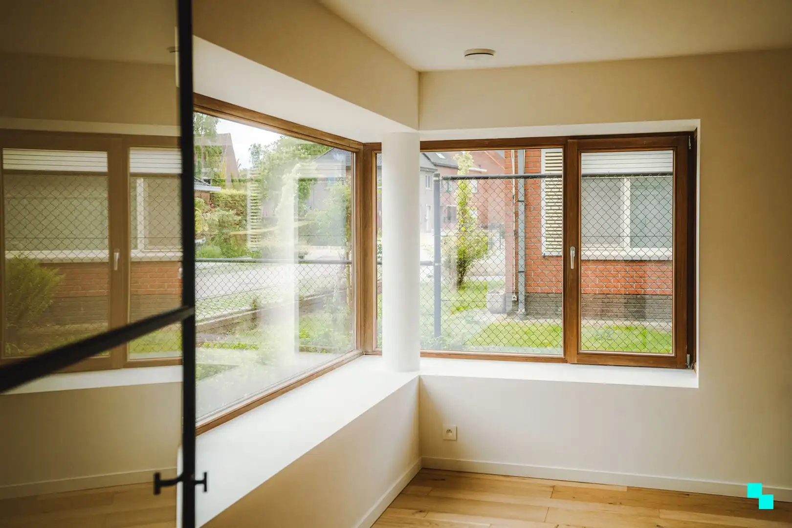 Totaal gerenoveerde woning met vier kamers in het hart van Merelbeke foto 5