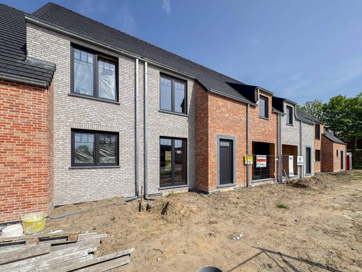 Ruime 4-slaapkamer woning op boogscheut van centrum Eernegem foto 2