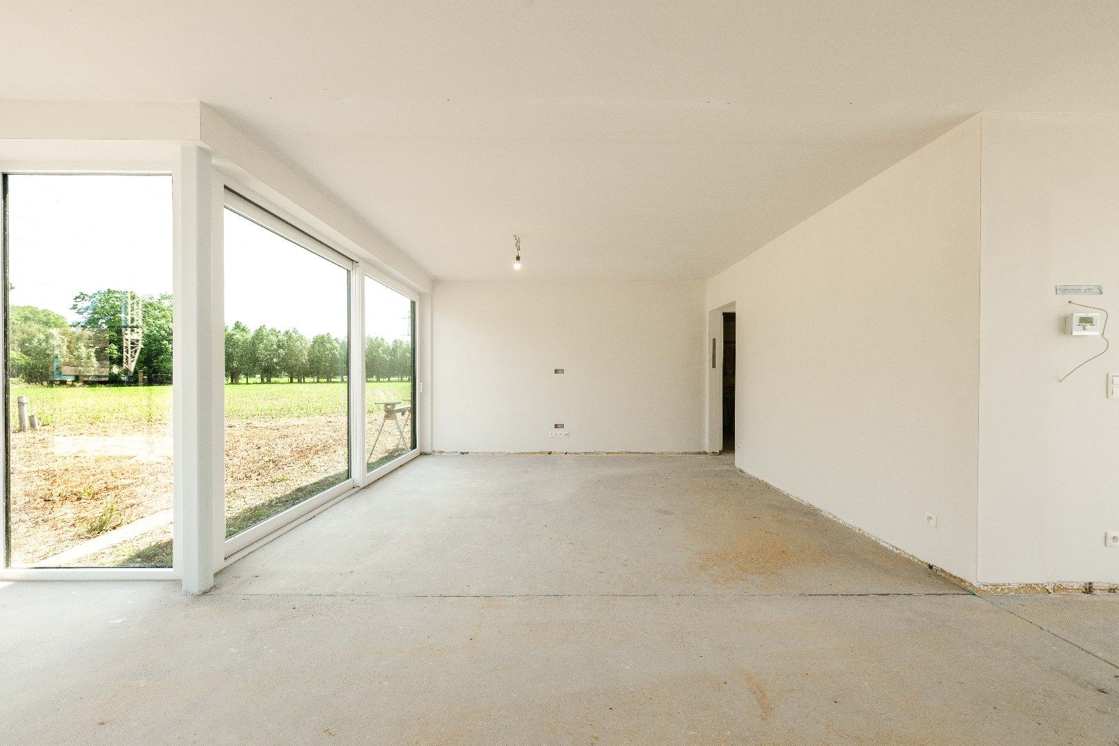 ZEER RUIME NIEUWBOUWWONING MET 3 SLPKS | TUIN | GARAGE foto 2