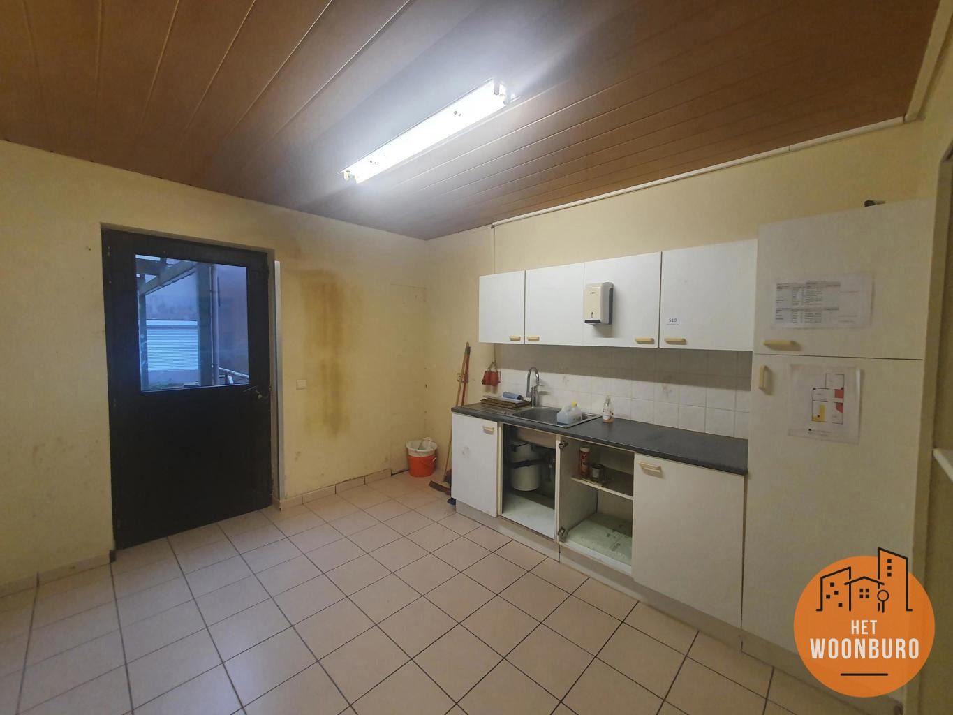 Handelsgelijkvloers te huur aan Markt Ternat foto 9