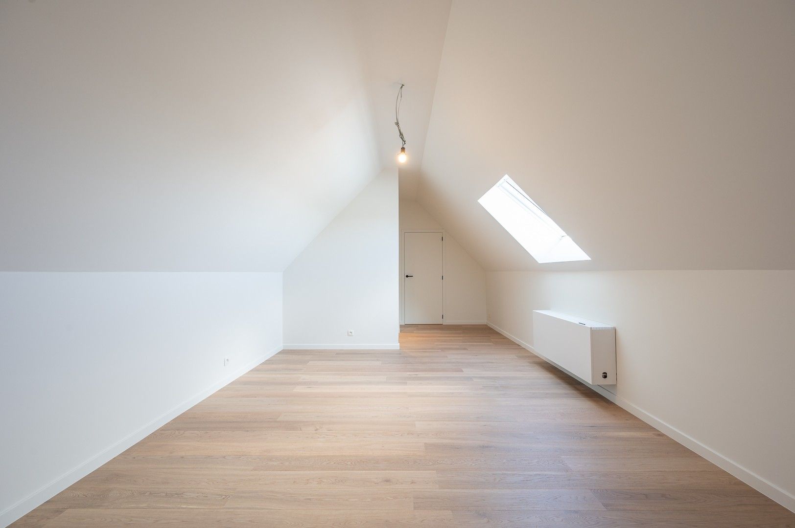 Prachtige nieuwbouw villa met 5 slaapkamers gelegen in een rustige residentiële omgeving vlakbij het centrum. foto 19