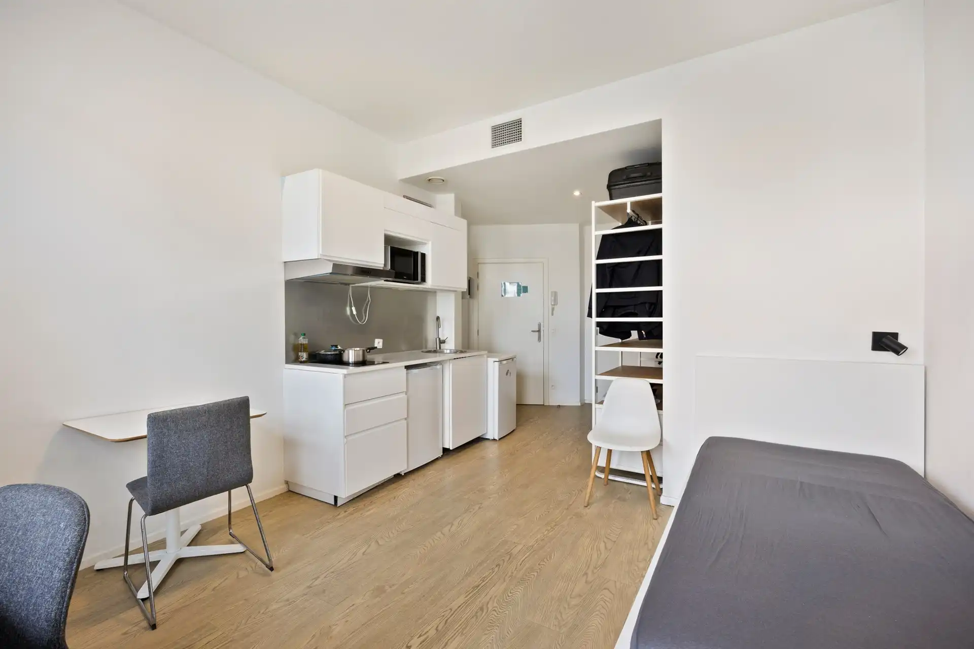 Flat te koop op uitstekende locatie. foto 4