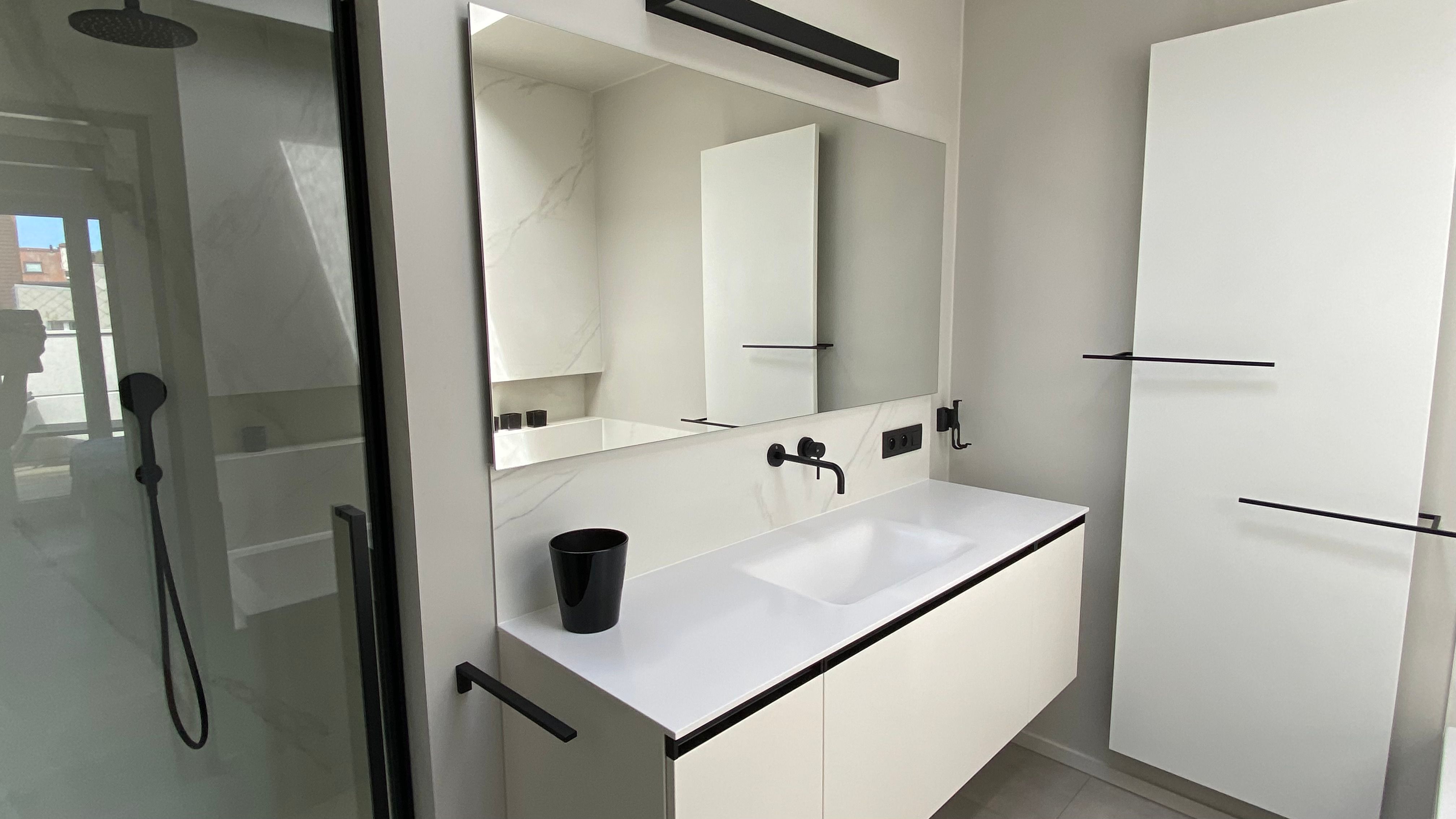Lichtrijke en ruime penthouse nabij strand en Lippenslaan foto 12