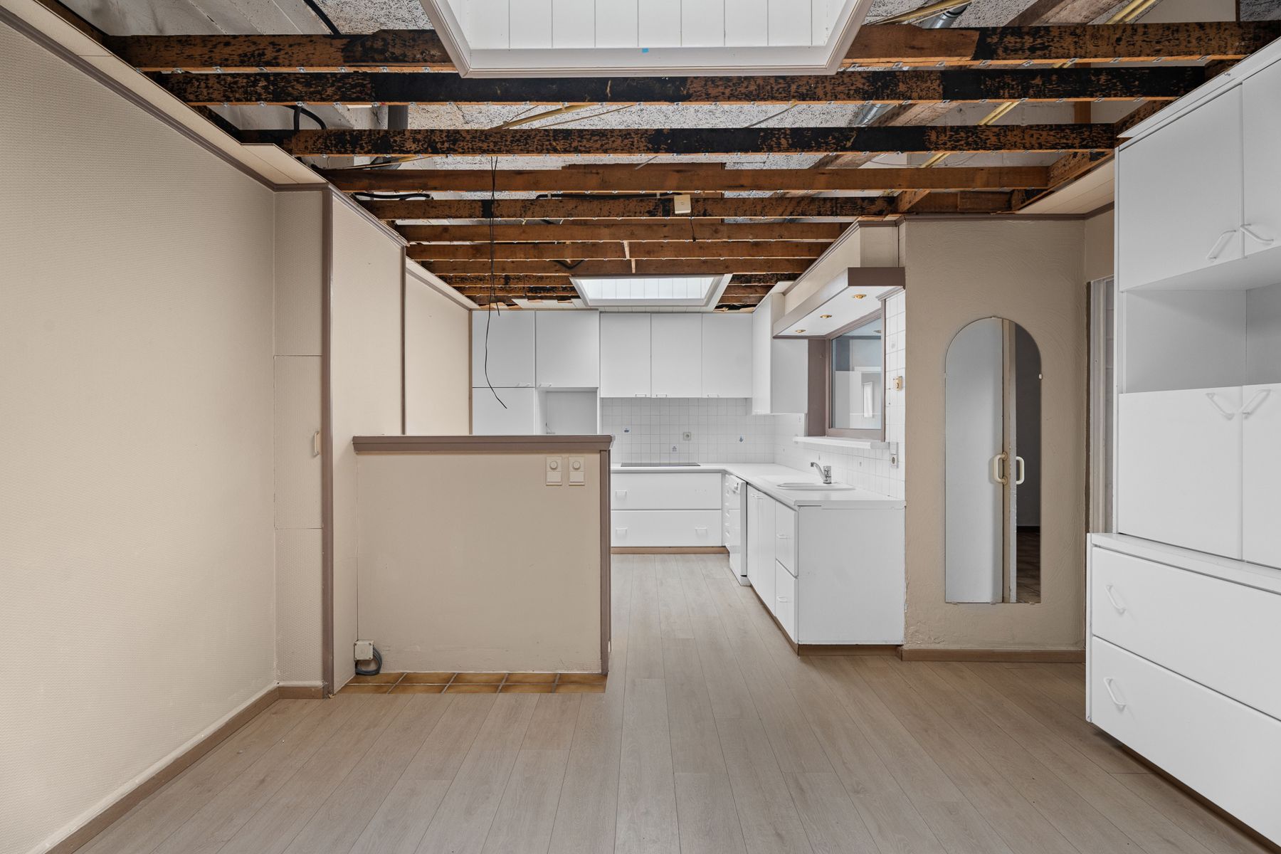 Instapklaar handelspand met woonst op topligging in Oostende foto 12