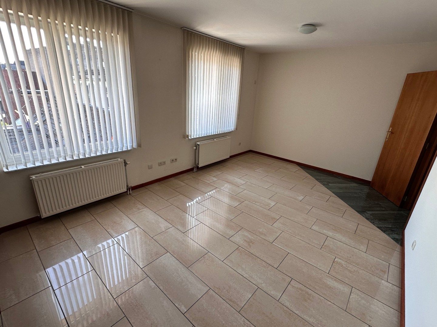 APPARTEMENT VAN 165m² MET 2 SLAAPKAMERS, 2 TERRASSEN en GESLOTEN GARAGE IN LANAKEN CENTRUM !  foto 17