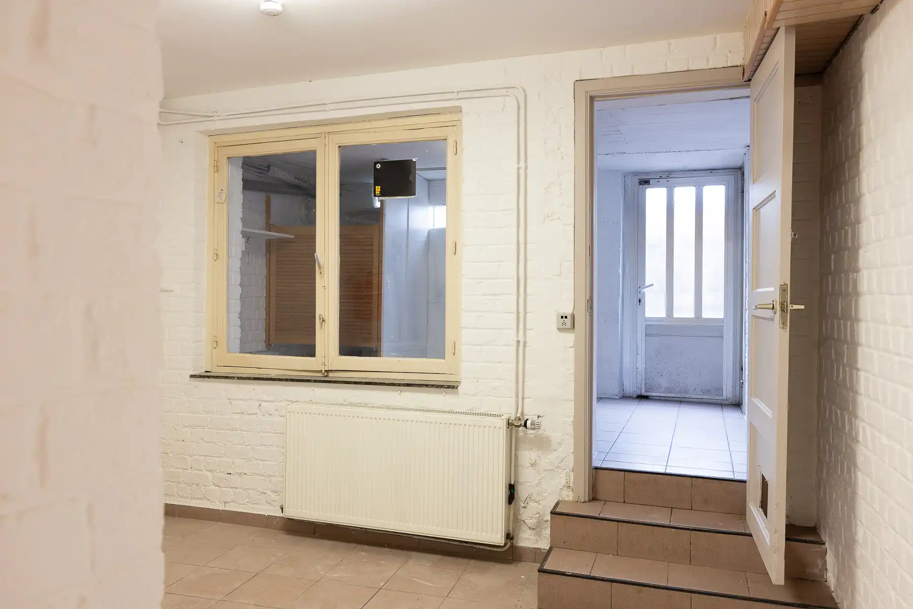 Ruime woning met buitenkoer en garage foto 17