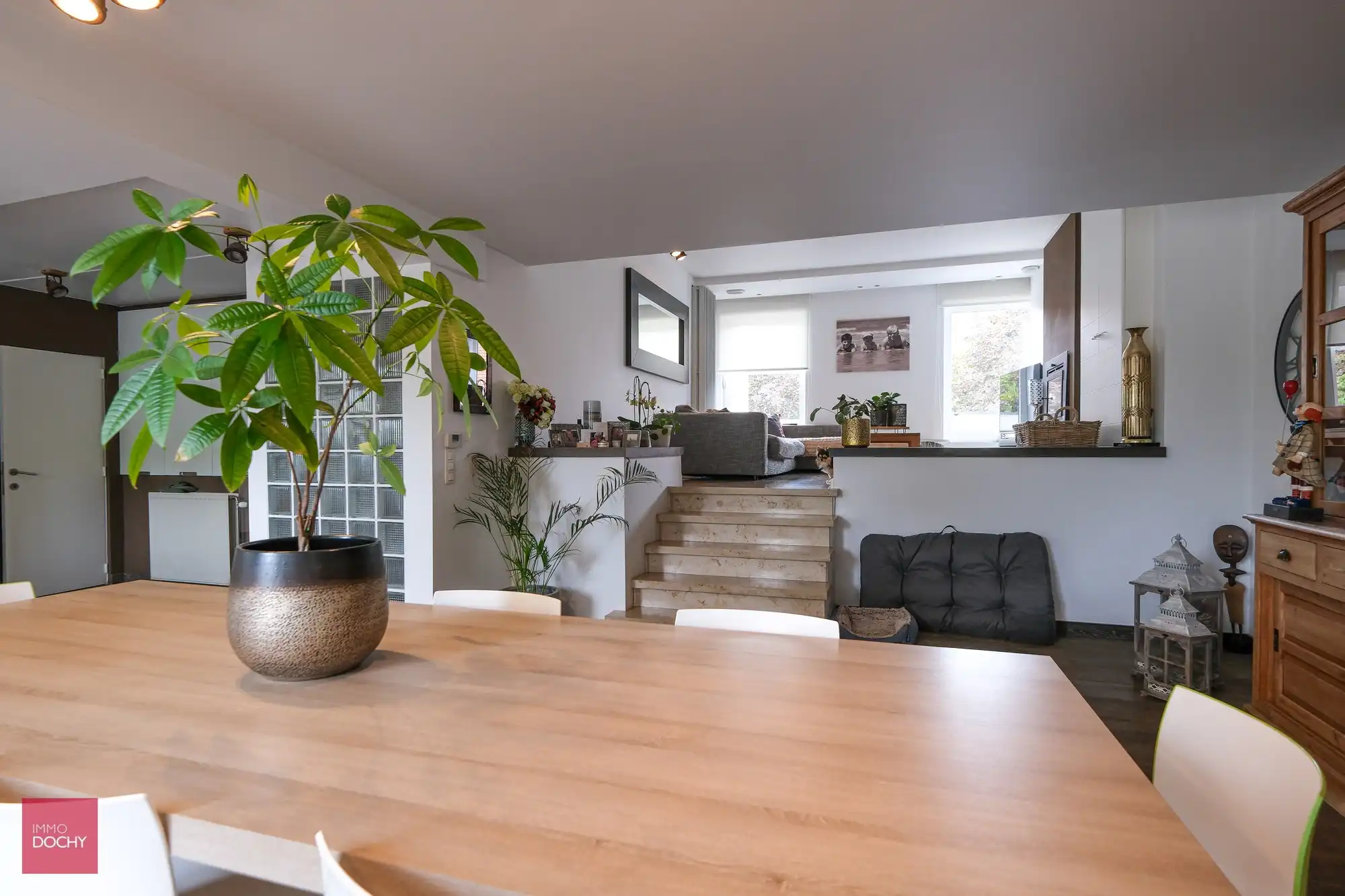 Ruime (groeps)praktijk of kantoor met woning foto 20