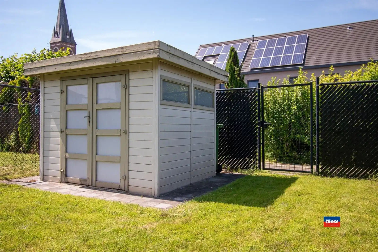 Instapklare woning met 4 slaapkamers, tuin en garagebox foto 12