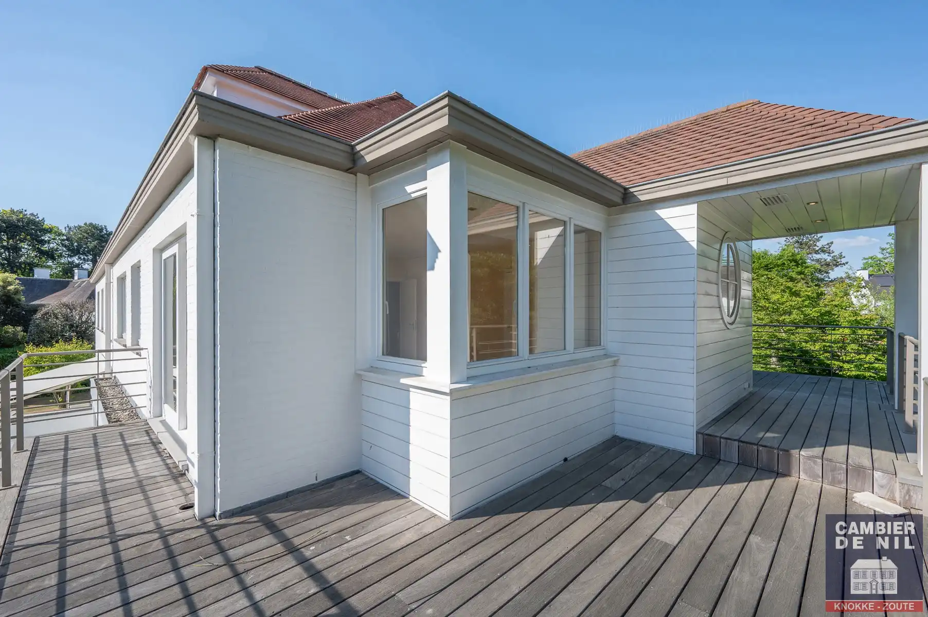 Ruime, gemeubelde koppelvilla aan de Royal Zoute Tennisclub. foto 24