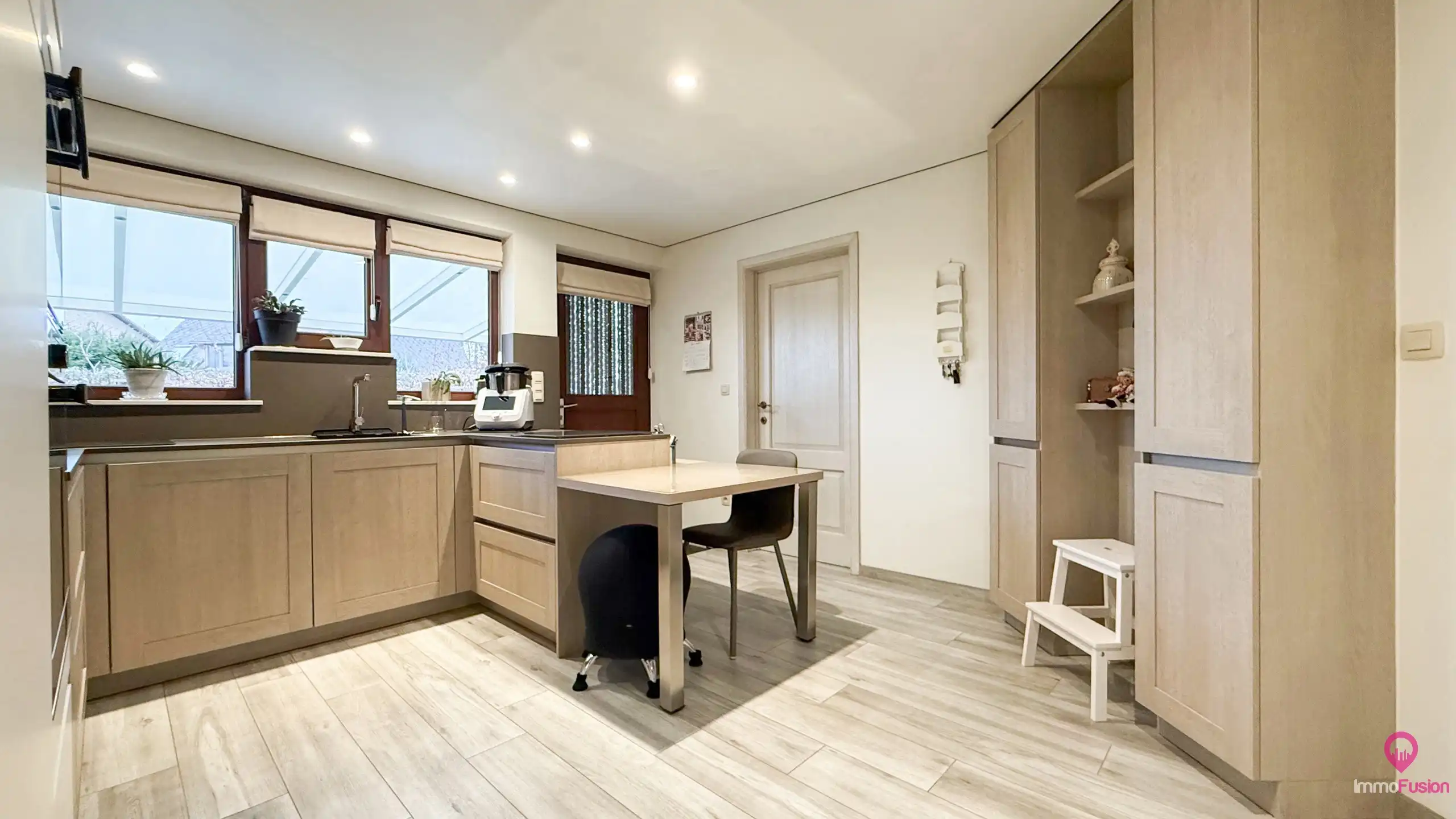 Instapklare woning met 4 slpks, inpandige garage + kelder!  foto 13