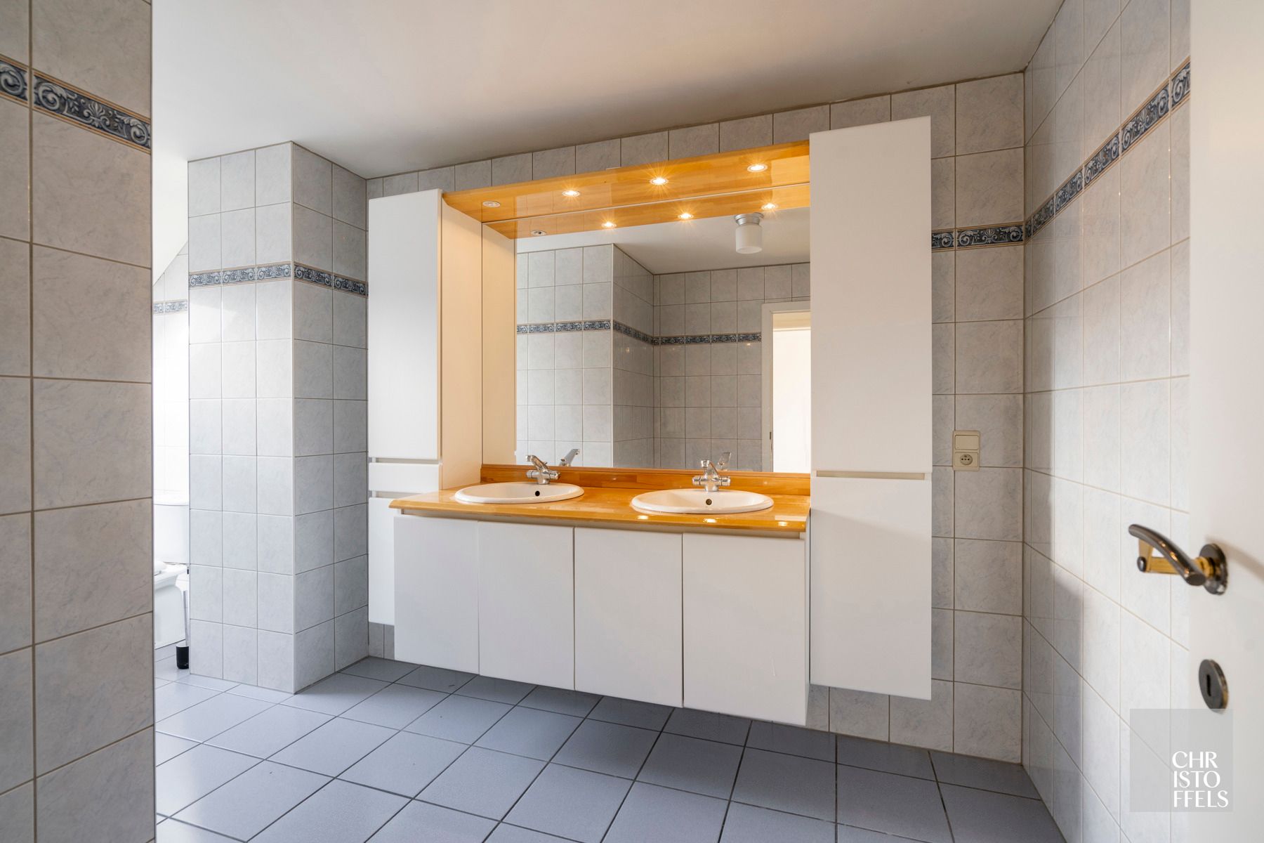 Gebouw voor gemengd gebruik van 572m² - Winkel/kantoor - Werkplaats/magazijn - Bovenwoning foto 17