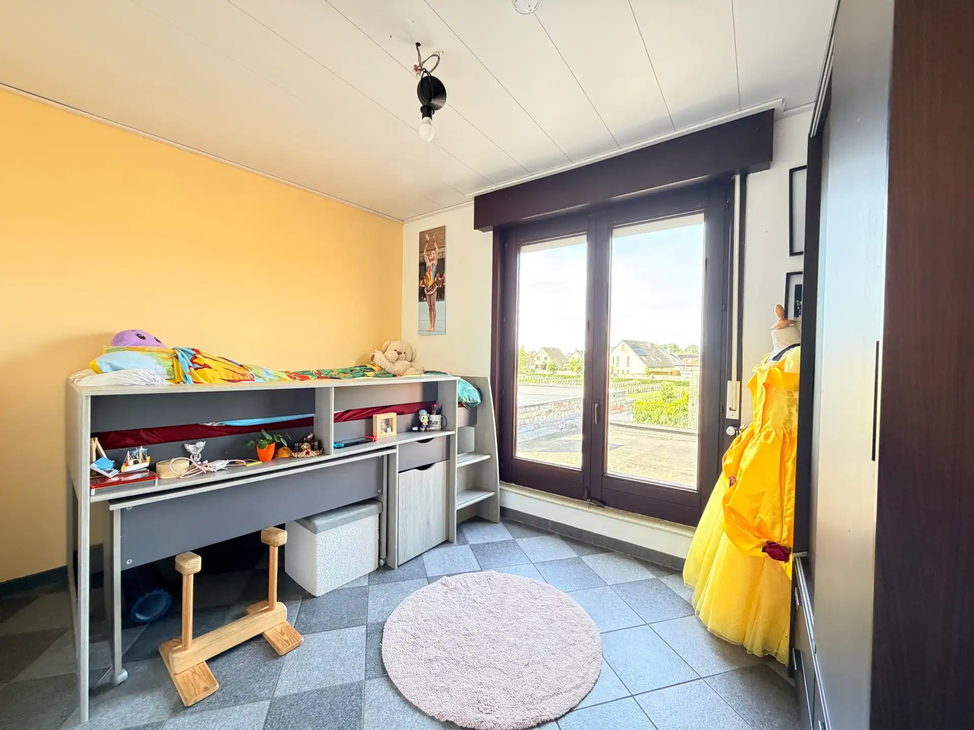Zeer ruime instapklare woning 3 slaapkamers, zolder, bureau, garage en zonnige tuin. Adinkerke. foto 18