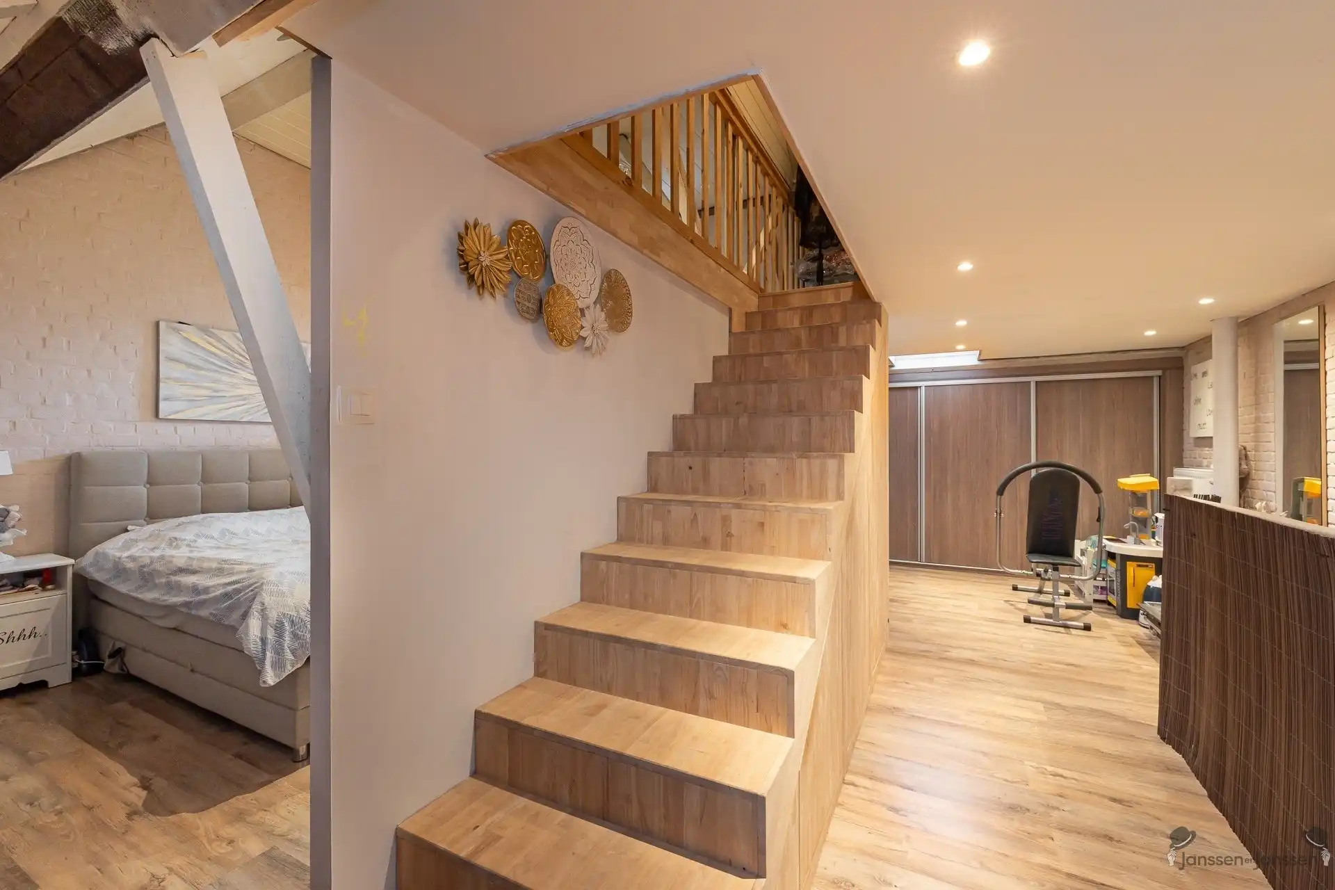 Woning met 3 (mog.4) slk, garage en ruime tuin in Brasschaat foto 9