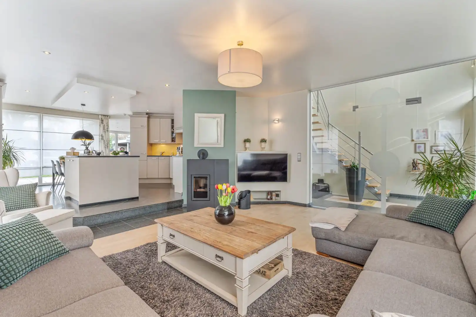 Ruime gezinswoning foto 6