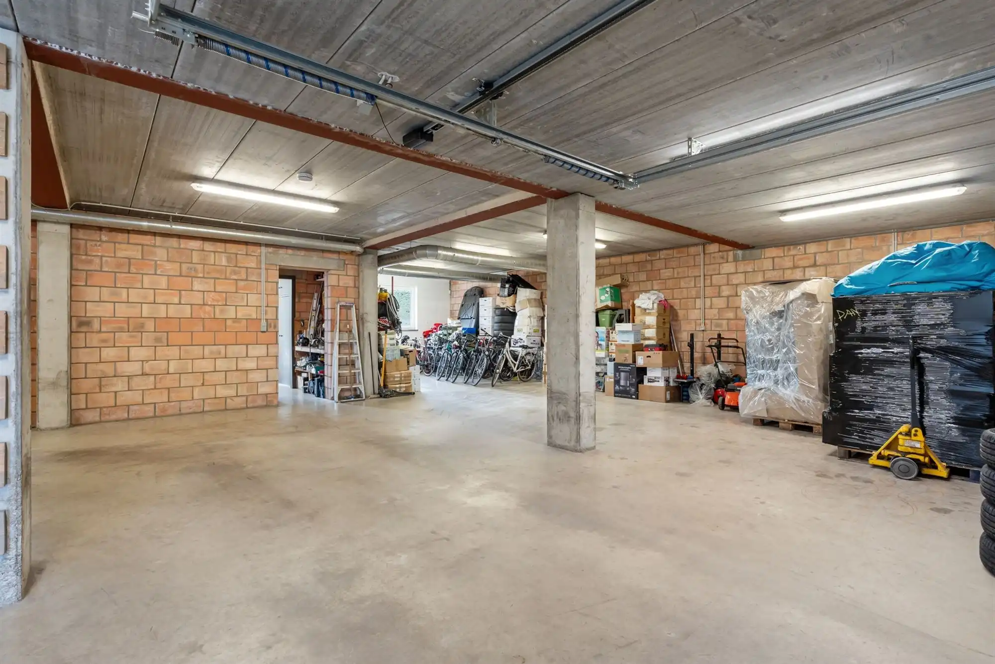 Ruime gezinswoning met garage/werkplaats op een perceel van 8a 97ca te Maaseik foto 32