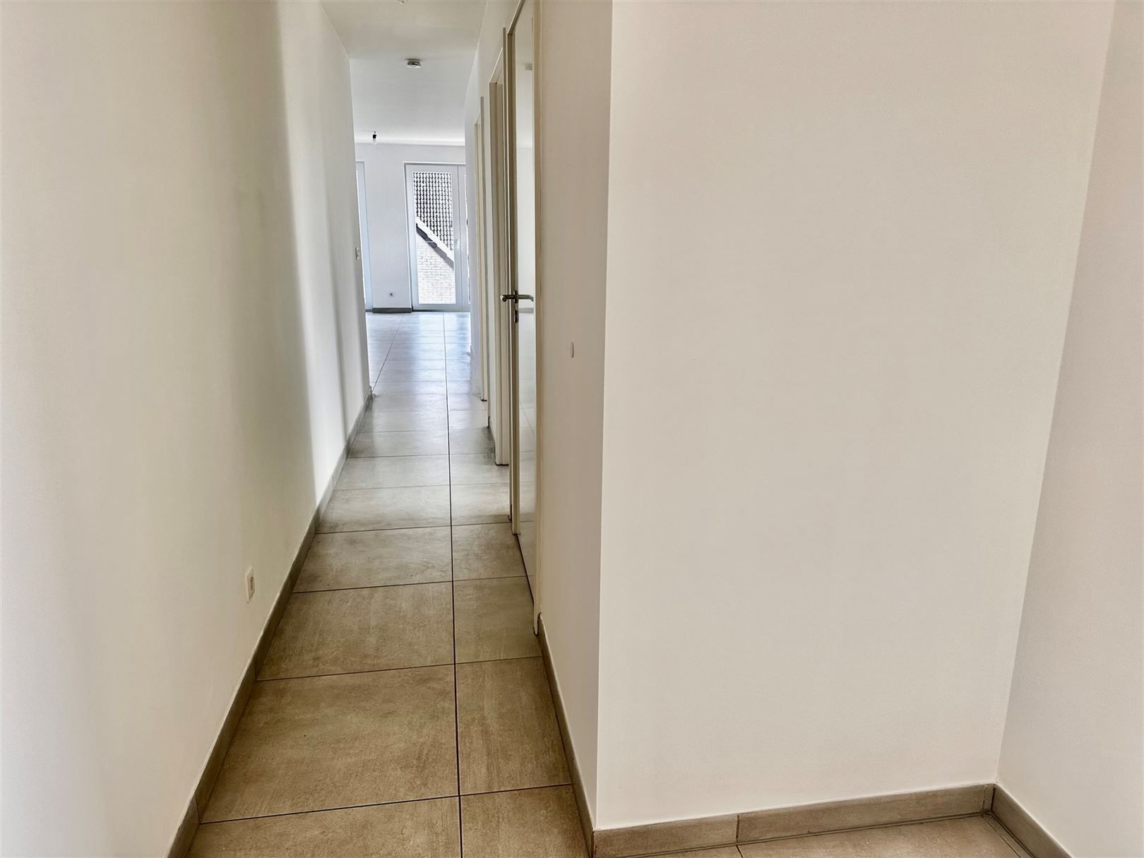 App met 2 slpks en grote garage! foto 14