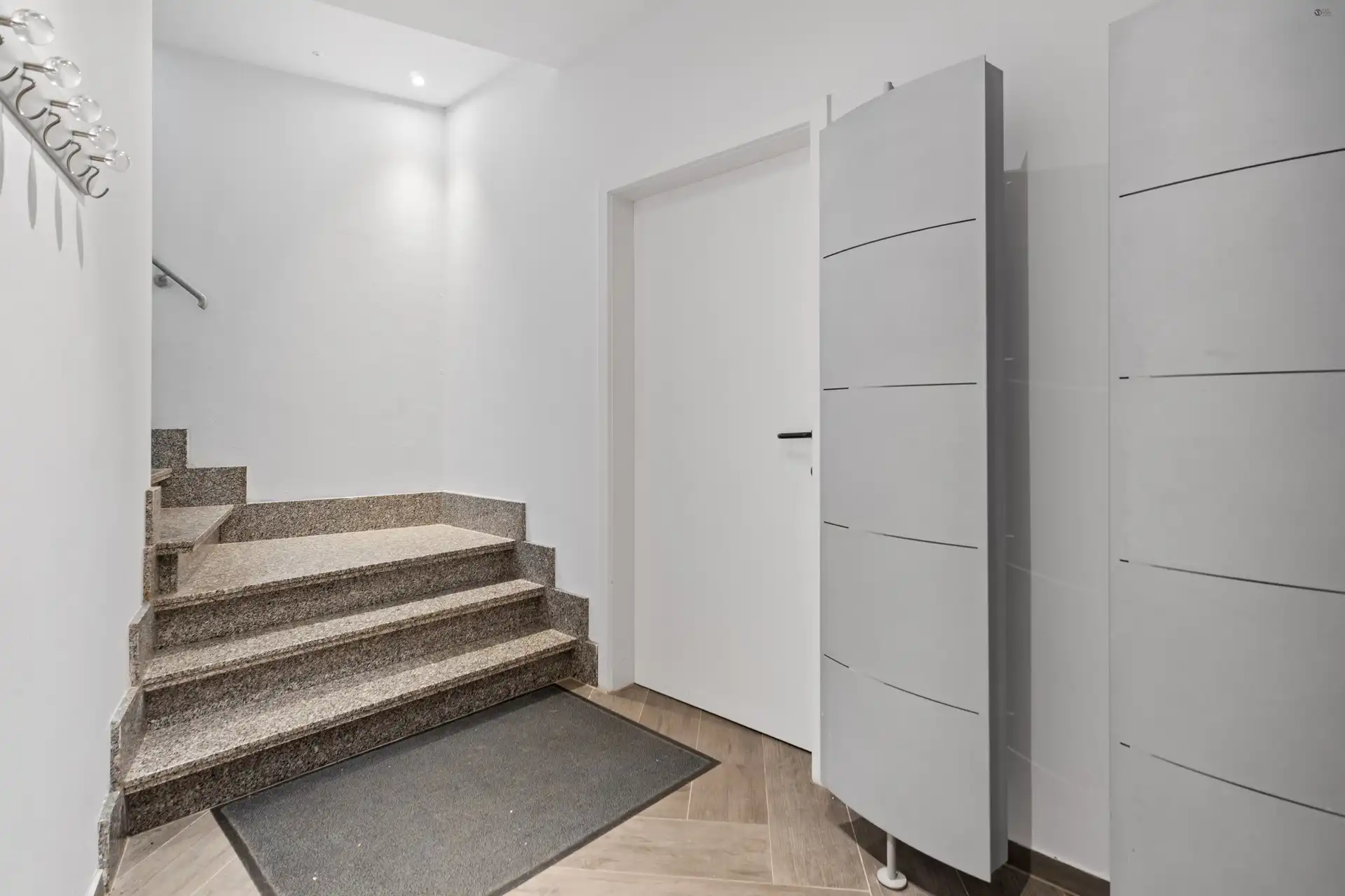 Zeer ruim duplex appartement met groot terras, beroepsruimte en garage van 70m² foto 12