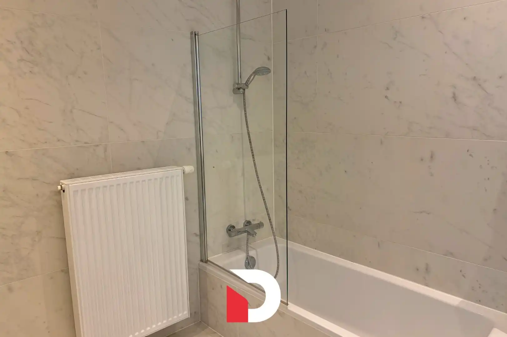 Appartement met 2 slaapkamers, ruim terras en autostaanplaats foto 14