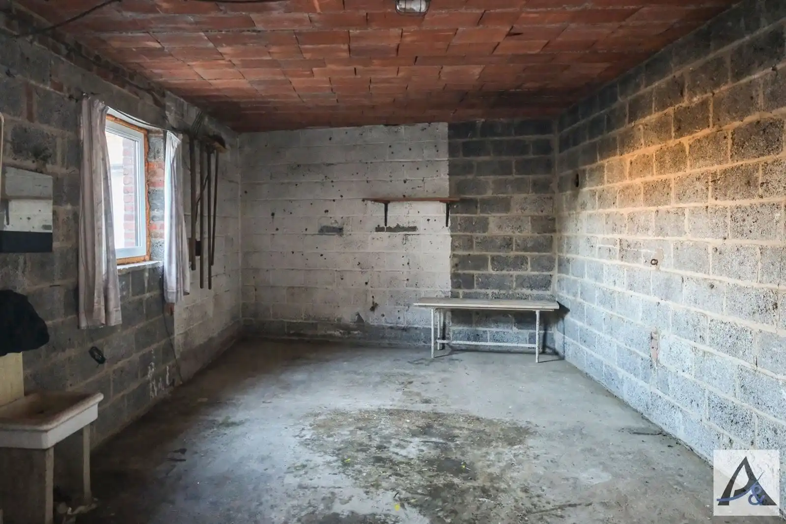 Te renoveren woning met potentieel in rustige buurt foto 30