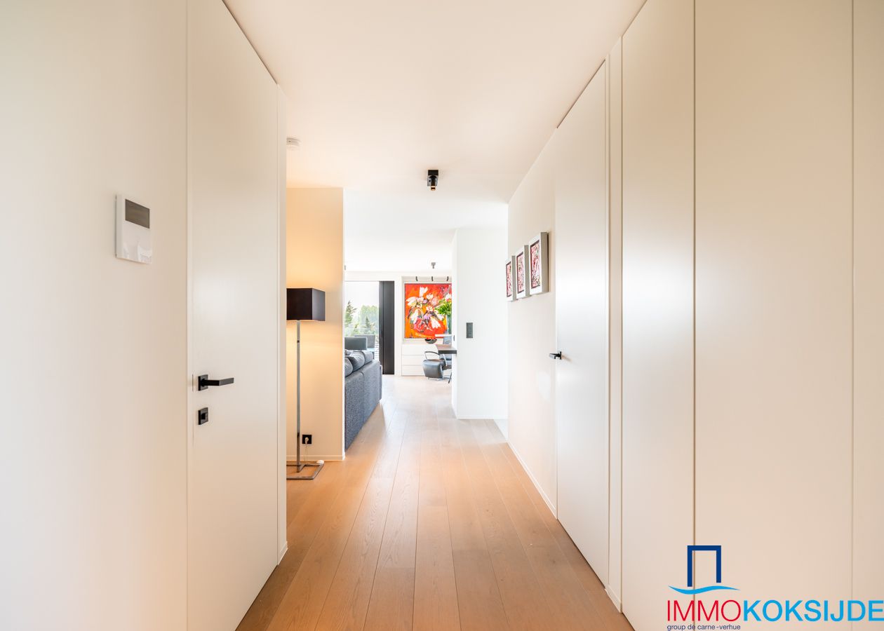 Exclusief penthouse met 2 slaapkamers en ruim terras in moderne residentie foto 3