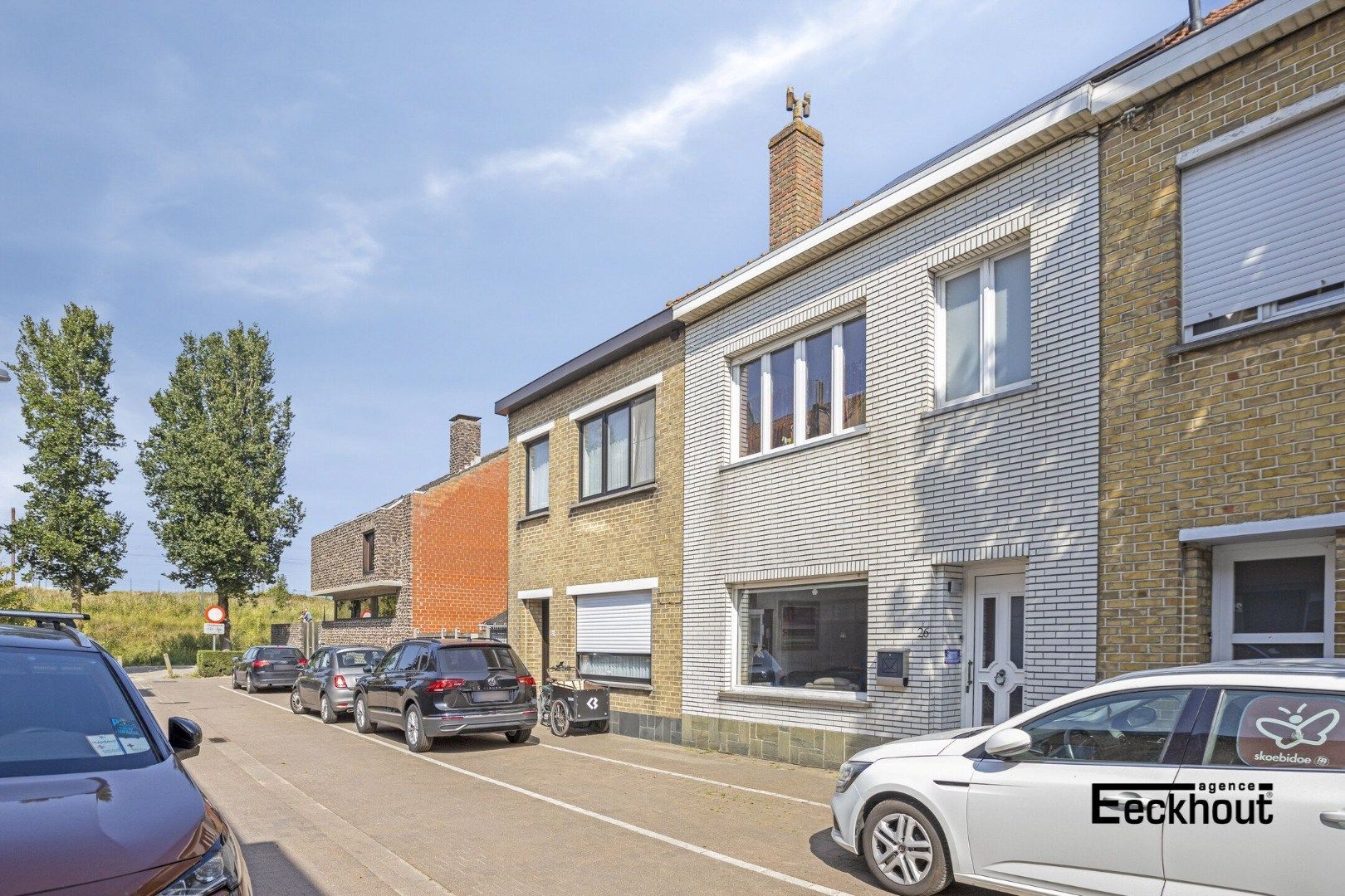 Ruime woning met tuin in rustige, doodlopende straat. foto {{pictureIndex}}