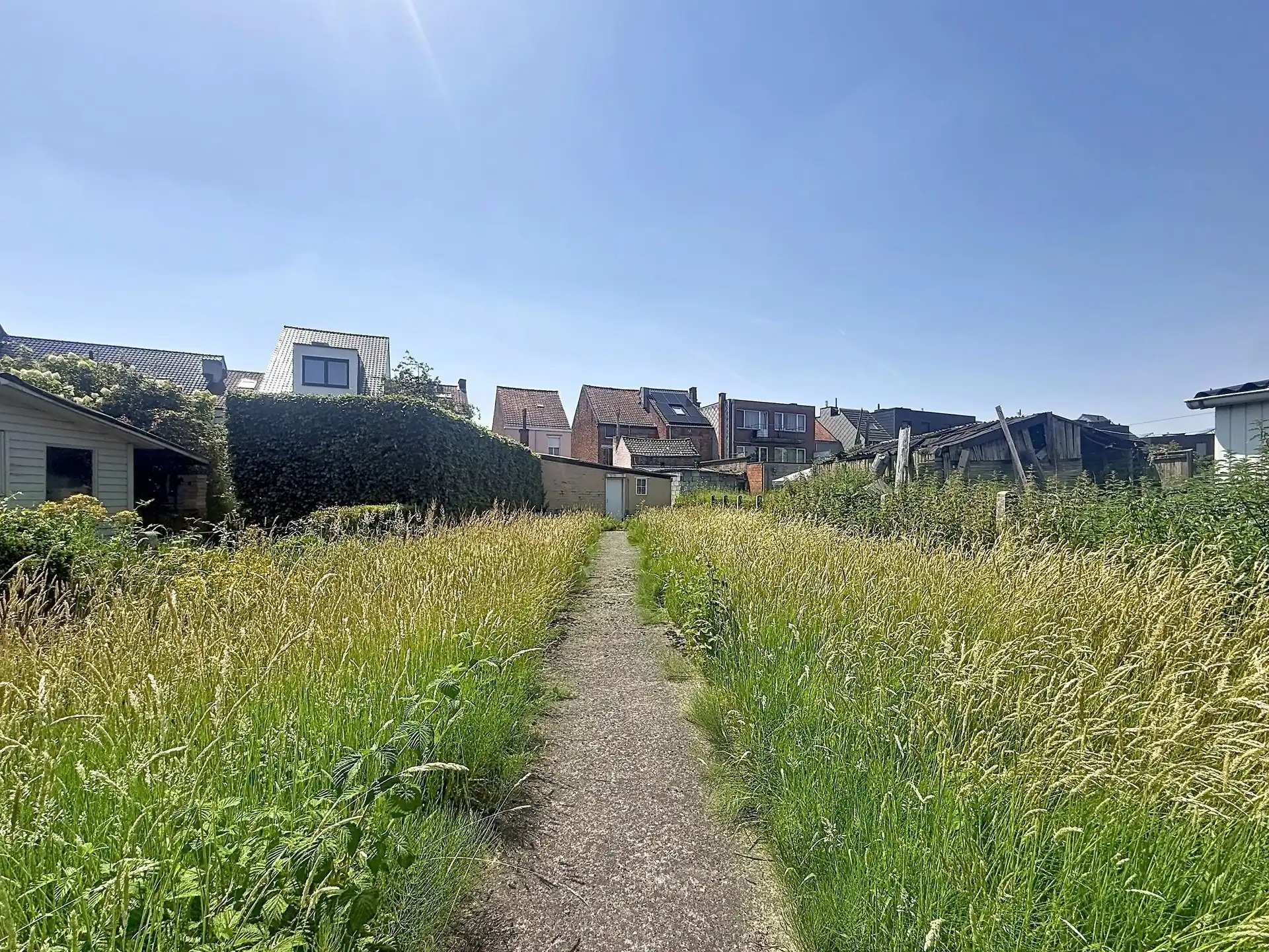 Leuke woning met veel potentieel, garage en tuin in het centrum van Beveren! foto 18