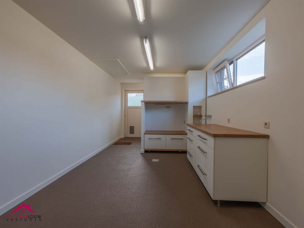 Vrijstaande woning, volledig gerenoveerd foto 33