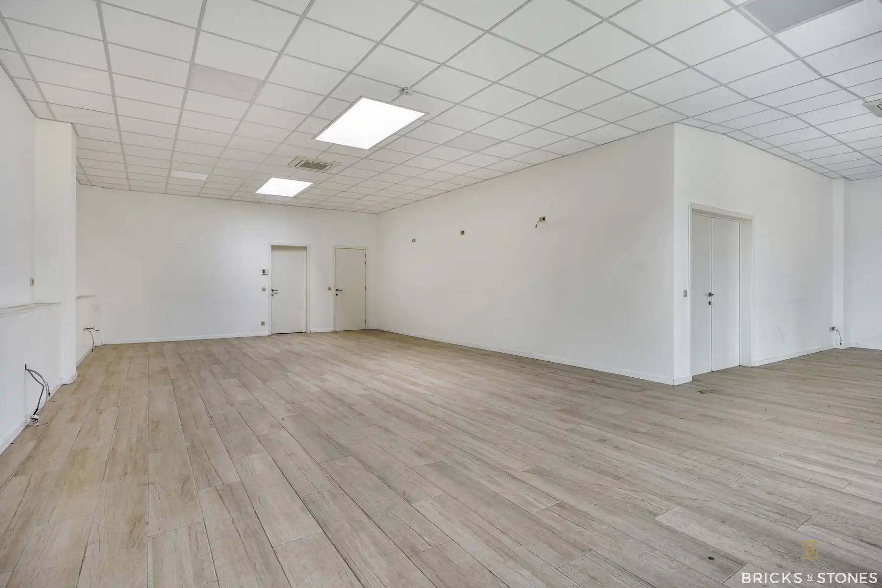 Instapklare woning met riante handelsruimte! foto 17