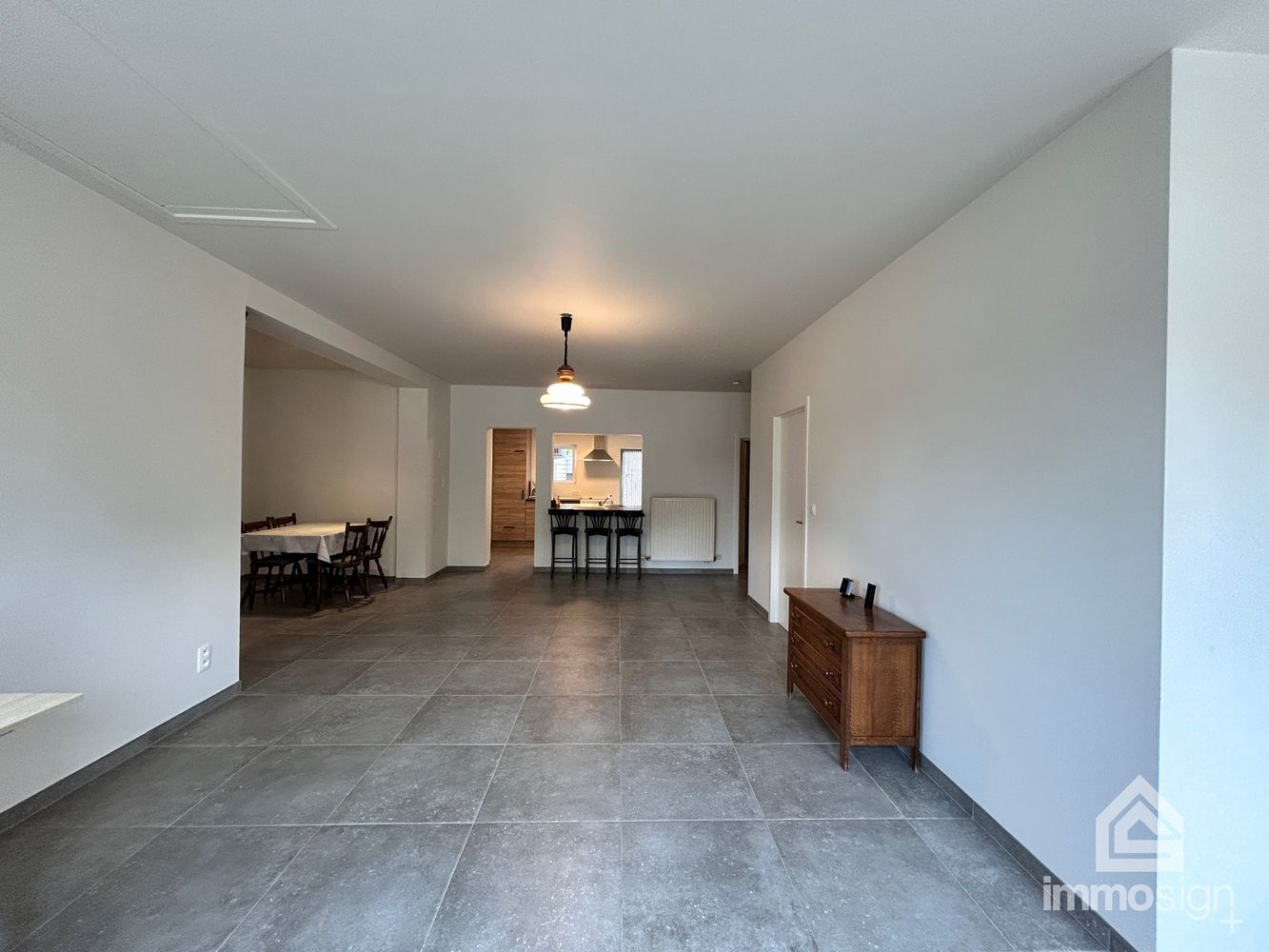 Volledig gerenoveerde gelijkvloerse éénslaapkamerwoning te Reppel! foto 2