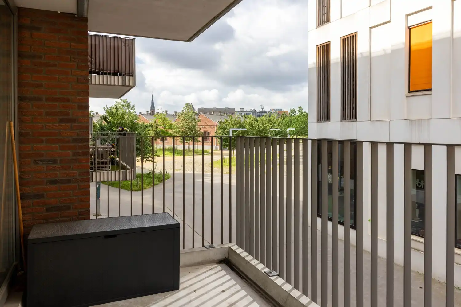Ruim 2SLK-appartement (95 m²) met terras en zicht op Park Spoor Noord + parking foto 9