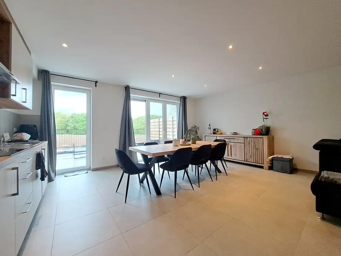 Mooi ruim energiezuinig gelijkvloers appartement te Dilsen-Stokkem foto 4