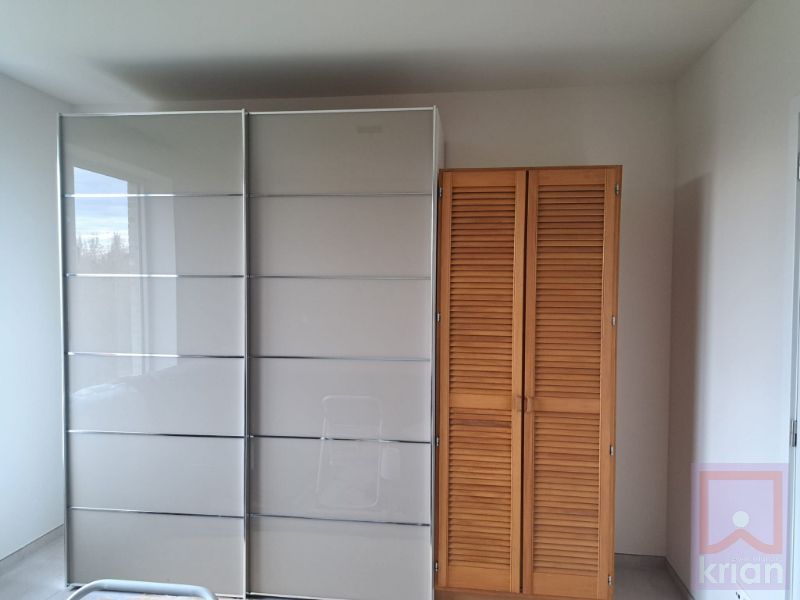 BEMEUBELDE woning met 3 slaapkamers, tuin en carport. foto 22