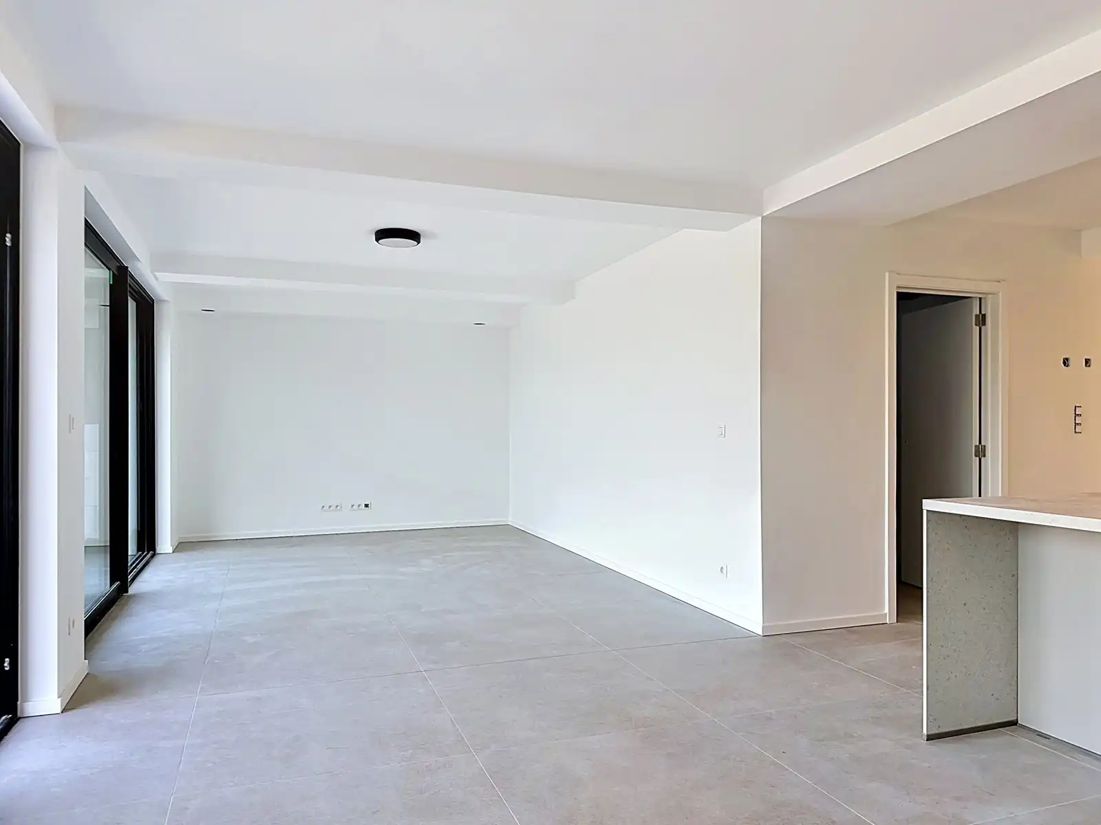 Energiezuinig en stijlvol wonen in een volledig gerenoveerd appartement van ca. 140 m² foto 2