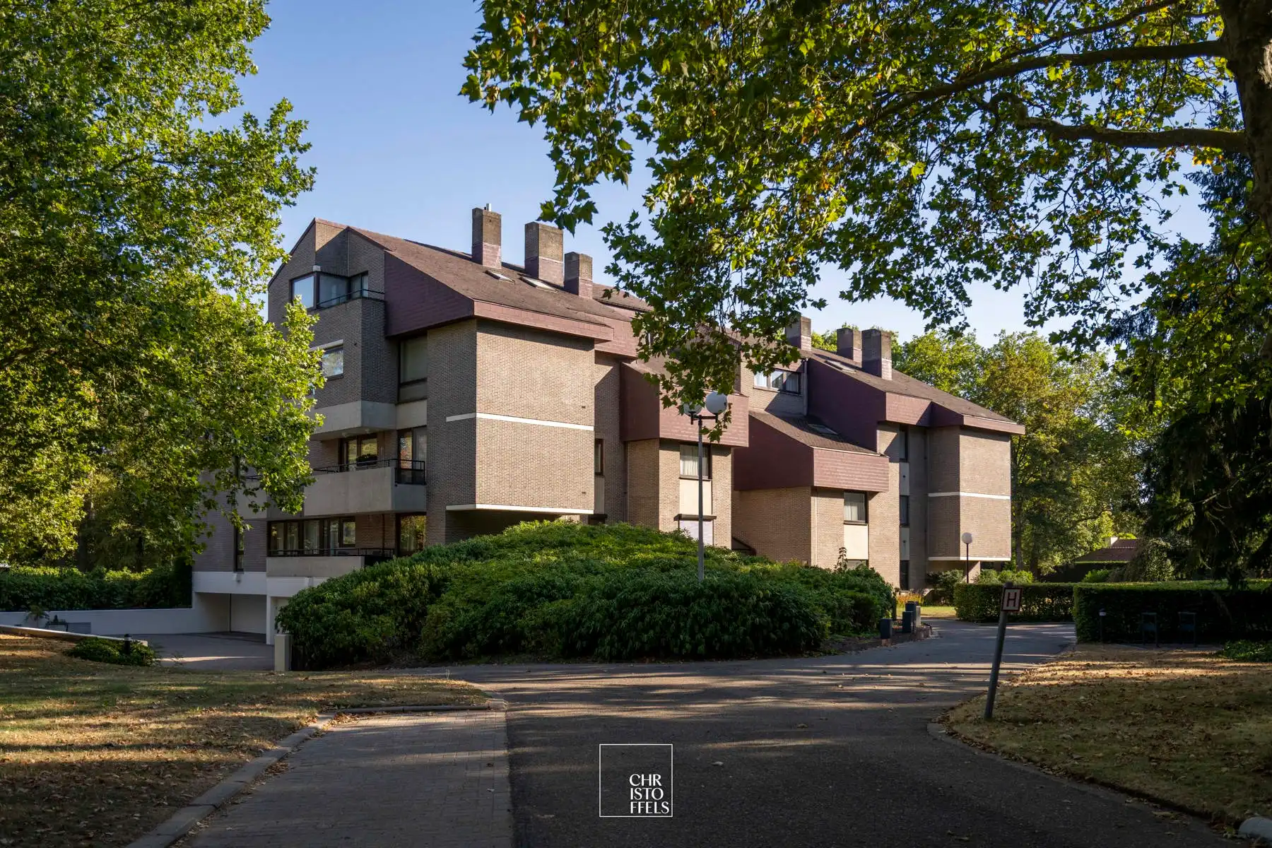 Hoofdfoto van de publicatie: Riant penthouse (310m²) in een groene parkomgeving nabij Maastricht!