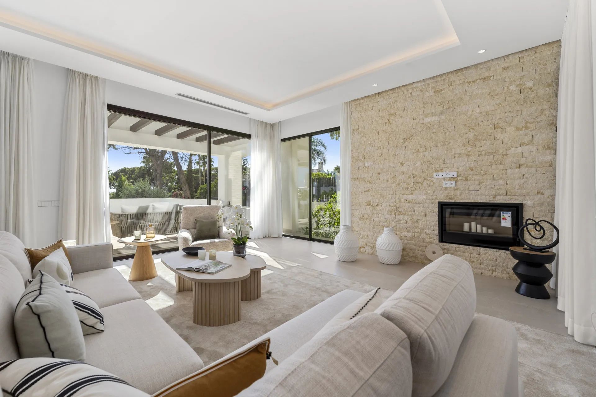 Exclusieve luxe aan de Golden Mile: ruime villa met ongekende elegantie in Marbella foto 12