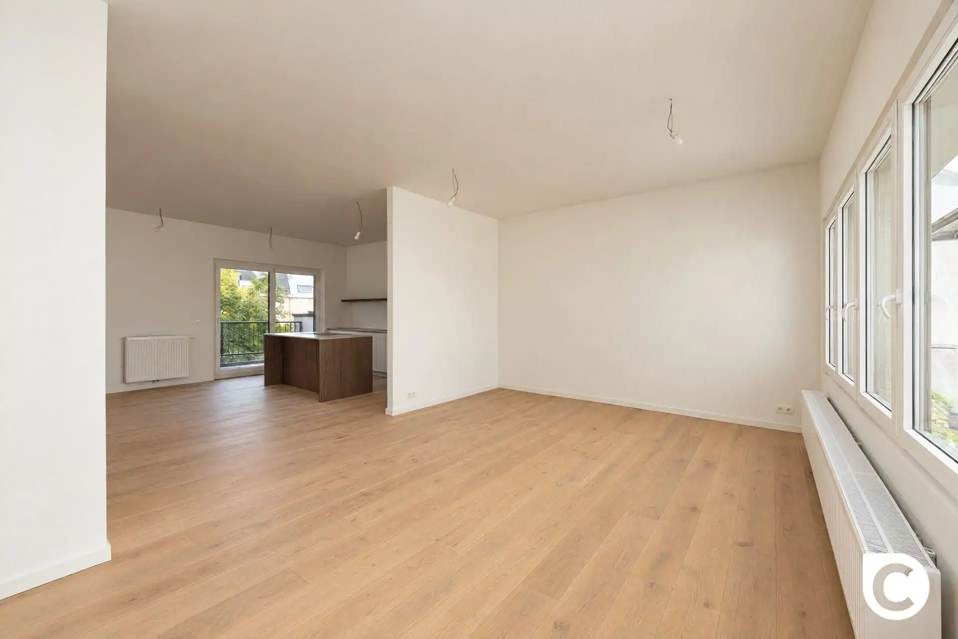Hoogwaardig gerenoveerd 2 slpk app met terras foto 2